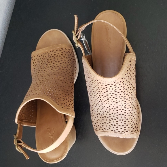 ⚡️HP⚡️Universal Thread Milliana SlingBack Cut Out Boots - Picture 2 of 8